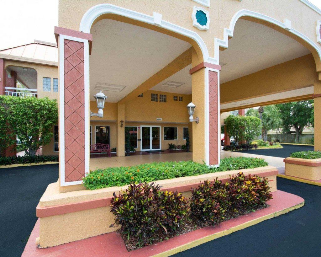 Quality Inn Sarasota North Near Lido Key Beach Exterior foto